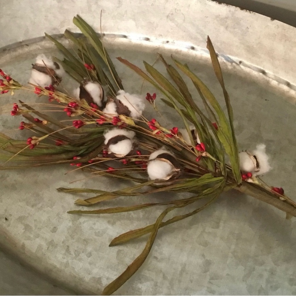 Rustic Cotton and Berry Home Accent